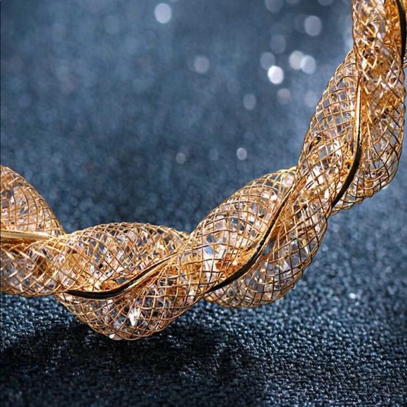 ¥18k Gold Twisted Hoop Earrings - Picture 3 of 6